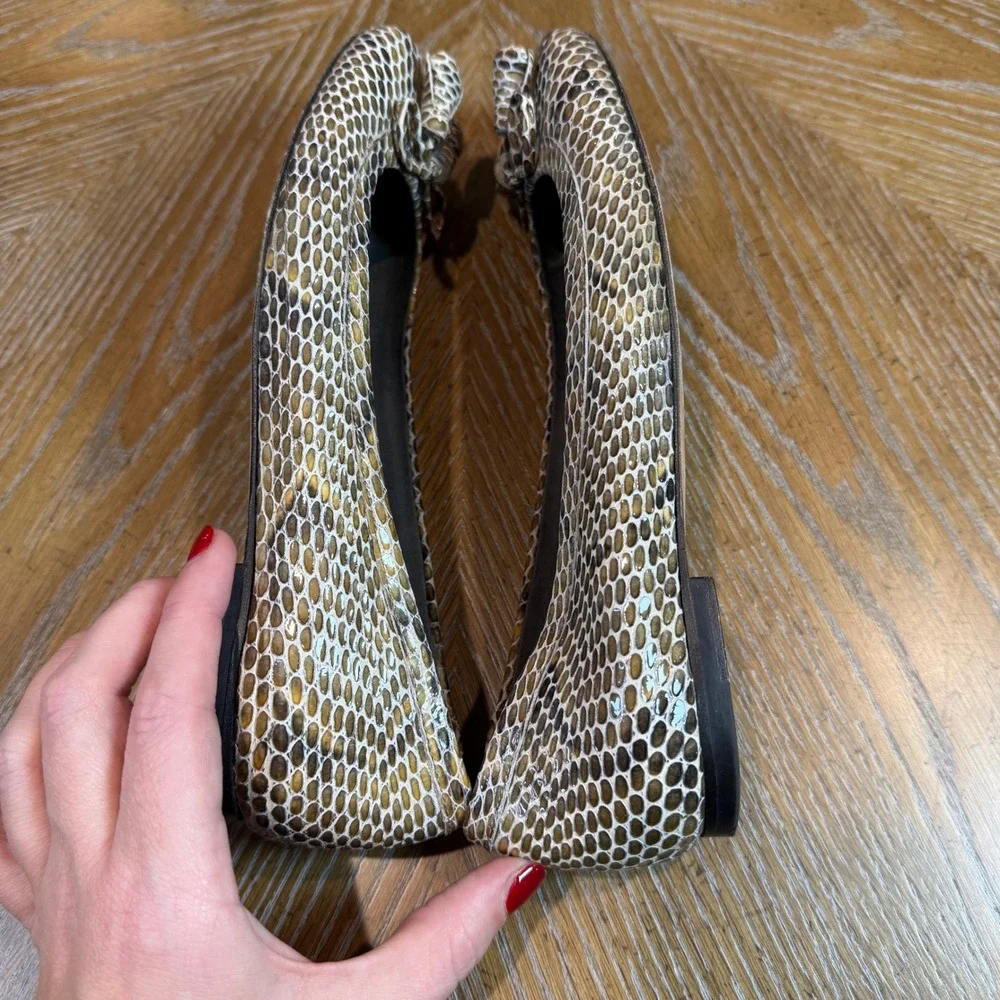Stuart Weitzman Shoestring Snakeskin Embossed Flats‎ Tassels Brown Size 6.5